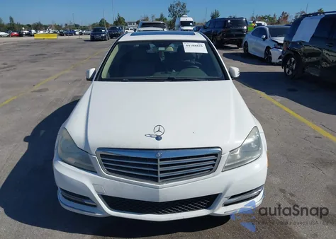 2014 Mercedes-Benz C 300 Luxury 4Matic из США, поврежденный, VIN WDDGF8AB8EA956782